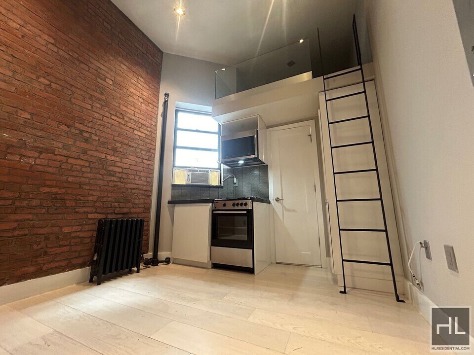 West 51st Street in New York, NY - Building Photo