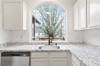 3066 SW Corbeth Ln in Troutdale, OR - Building Photo - Building Photo