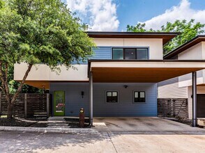 2101 Montopolis Dr in Austin, TX - Building Photo - Building Photo