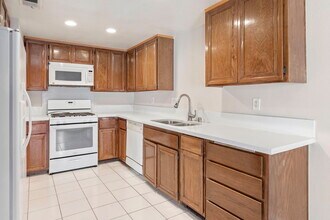 1063 Las Rosas Ct in Chula Vista, CA - Building Photo - Building Photo