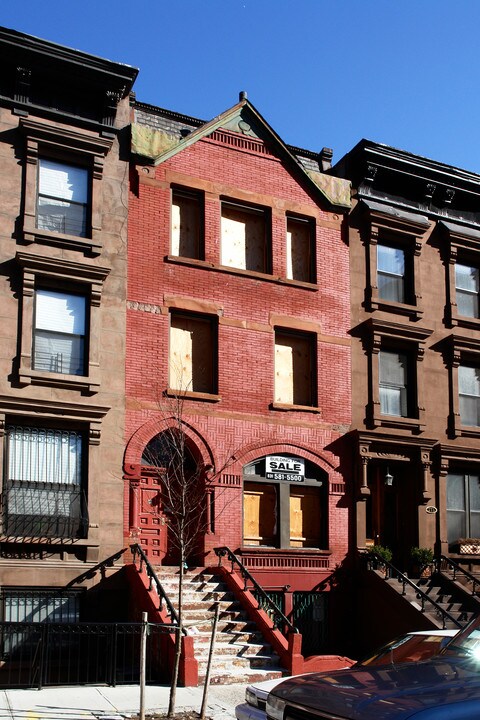 213 W 131st St in New York, NY - Building Photo