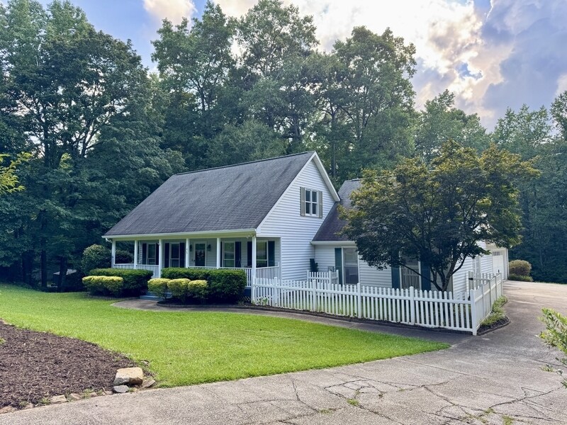 45 Gentry Dr in Mcdonough, GA - Building Photo