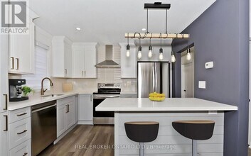 147 Lasalle Ave in Oshawa, ON - Building Photo - Building Photo