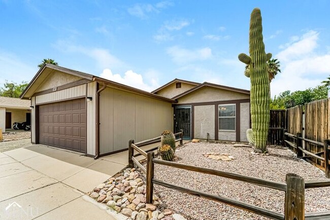 2013 W Southbrooke Cir in Tucson, AZ - Building Photo - Building Photo