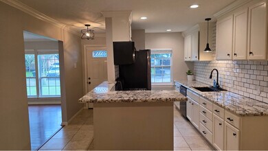 506 Debbie Ln in Alvin, TX - Building Photo - Building Photo