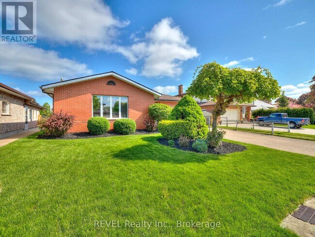 36 Joanna Dr in St Catharines, ON - Building Photo - Building Photo