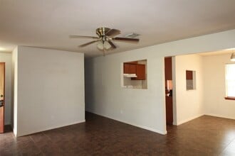 5942 Glen Grove St in Humble, TX - Building Photo - Building Photo