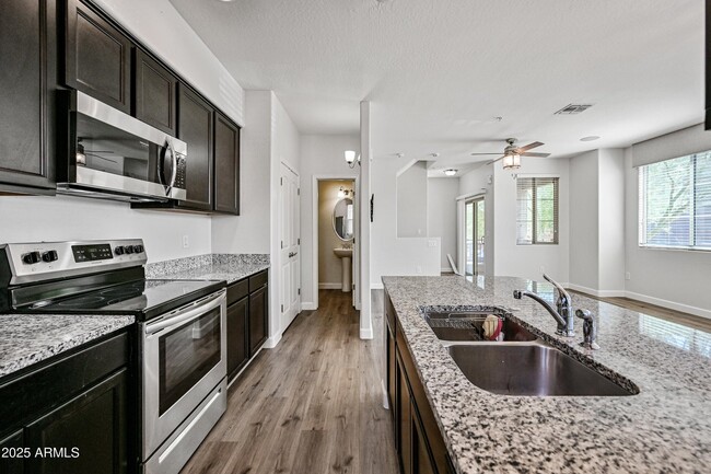 240 W Juniper Ave in Gilbert, AZ - Building Photo - Building Photo