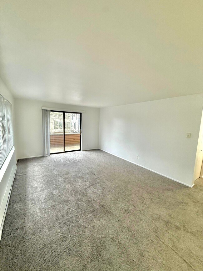 2611 44th Ave SW, Unit 6 in Seattle, WA - Building Photo - Building Photo