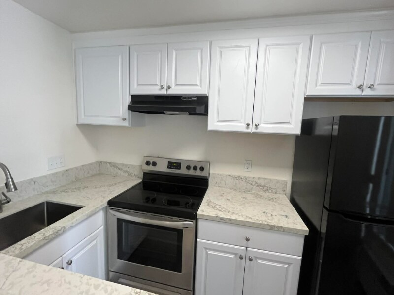 7111 Waite Dr in La Mesa, CA - Building Photo