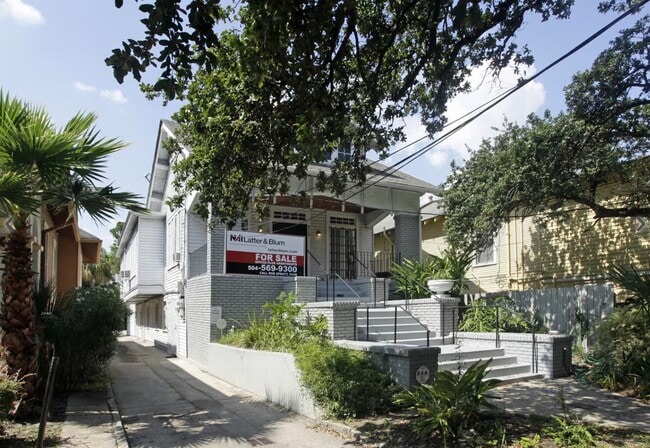 4223 S Carrollton Ave