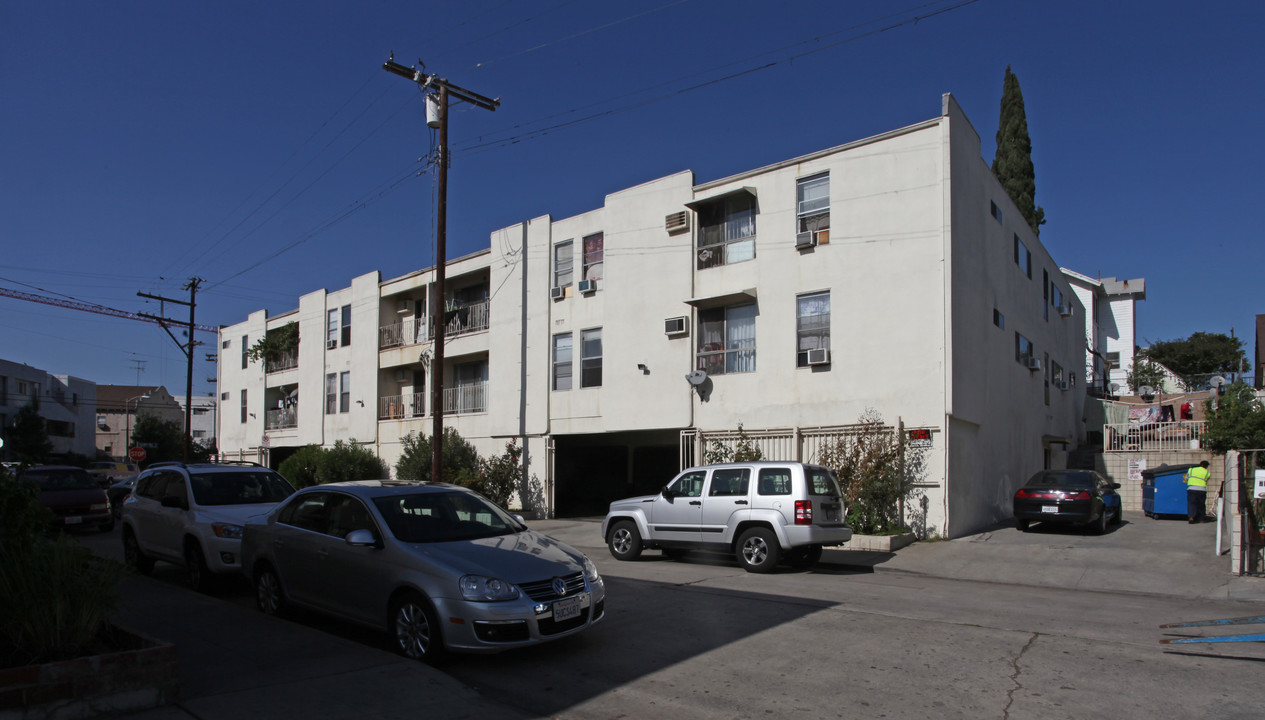 700 N Bunker Hill Ave in Los Angeles, CA - Foto de edificio