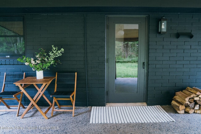 35 Race Track Rd in Bearsville, NY - Building Photo - Building Photo