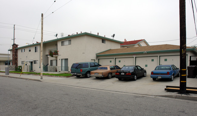 4305 W 120th St in Hawthorne, CA - Building Photo - Building Photo