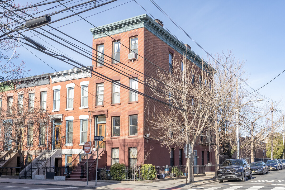 295 Monmouth St in Jersey City, NJ - Building Photo