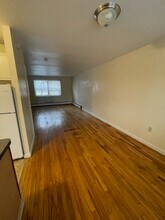 20 Howard St, Unit 17A in East Hartford, CT - Building Photo - Building Photo