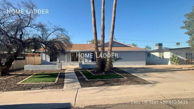 property at 1128 E Broadmor Dr