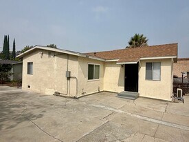 2573 1/2-2MLancaster Lancaster Ave in Los Angeles, CA - Building Photo