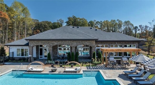 900 Mountaintop Ave