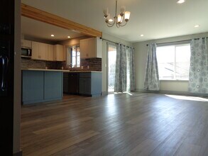 1364 Northern Heights Loop NE in Keizer, OR - Building Photo - Building Photo