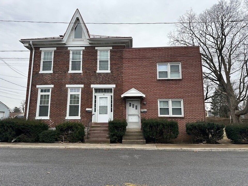 10 E Front St in Shiremanstown, PA - Building Photo