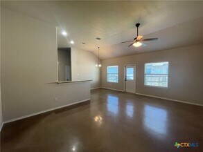 758 Saengerhalle Rd in New Braunfels, TX - Building Photo - Building Photo