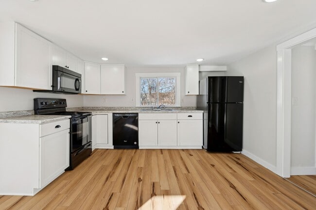 57 Congress St, Unit 1 in Rochester, NH - Building Photo - Building Photo