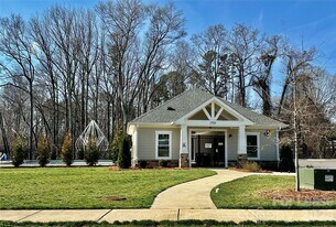 1339 Mifflin Ln in Dallas, NC - Building Photo