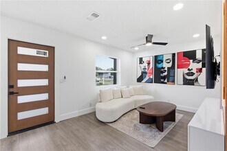 6713 S Mascotte St in Tampa, FL - Building Photo - Building Photo