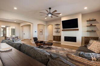 1720 Mount Hood Trl NW in Albuquerque, NM - Building Photo - Building Photo