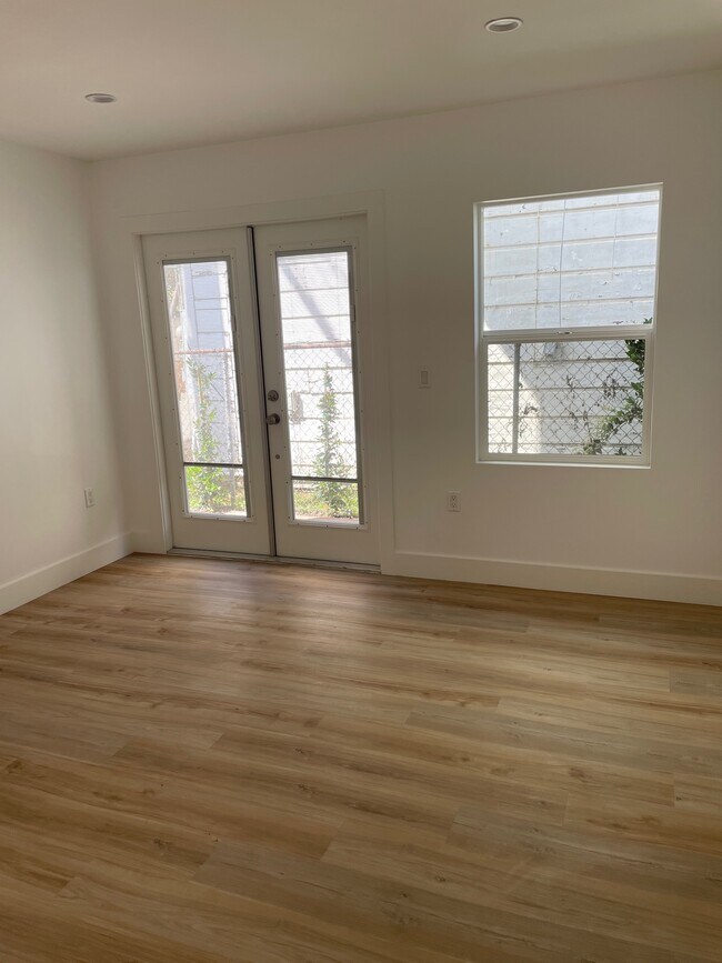 2721 S Rimpau Blvd, Unit 2723 in Los Angeles, CA - Building Photo - Building Photo