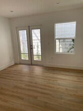 2721 S Rimpau Blvd, Unit 2723 in Los Angeles, CA - Building Photo - Building Photo