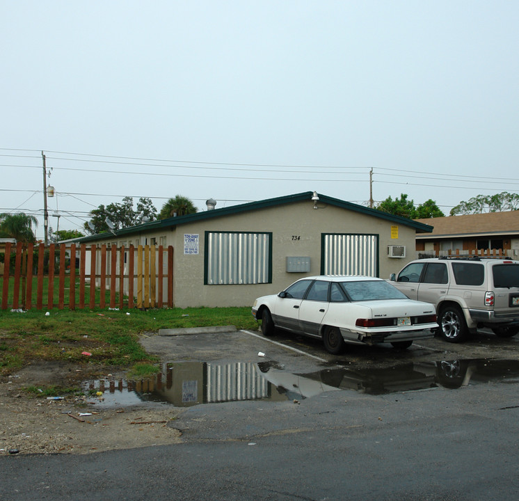 734 NW 4th Ave in Fort Lauderdale, FL - Building Photo