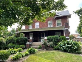 30 Casterton Ave in Akron, OH - Building Photo
