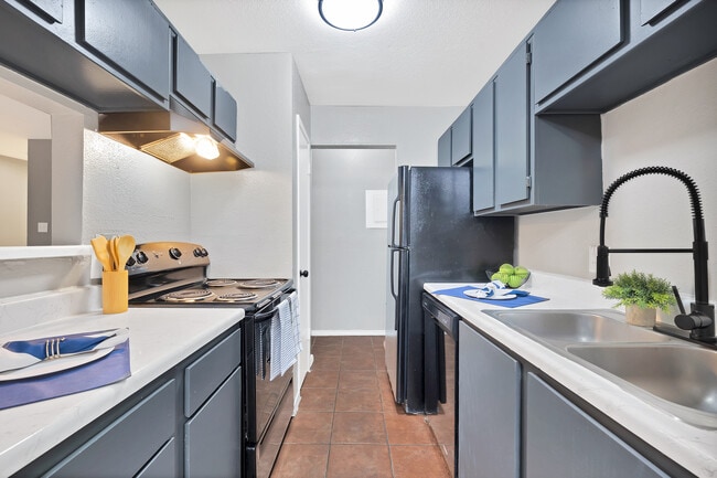 Miramar in Houston, TX - Foto de edificio - Interior Photo