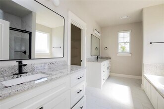 216 White Oak St in Gentry, AR - Building Photo - Building Photo