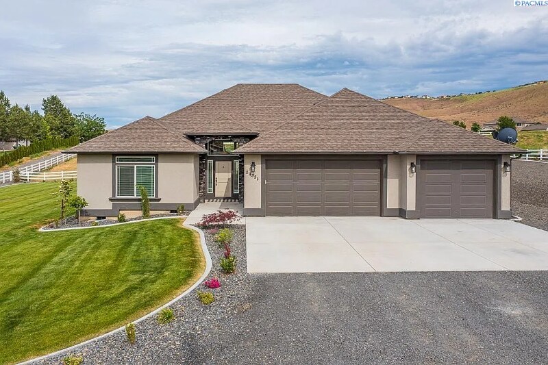 29351 S 932nd Pr SE in Kennewick, WA - Building Photo