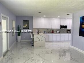 1649 NE 171 St in North Miami Beach, FL - Building Photo - Building Photo