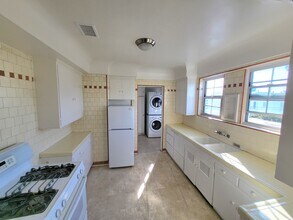 1227 1/2 S Orlando Ave, Unit 1227 .5 in Los Angeles, CA - Foto de edificio - Building Photo