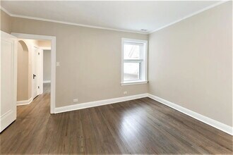 2240 N Sawyer Ave, Unit 2 in Chicago, IL - Building Photo - Building Photo