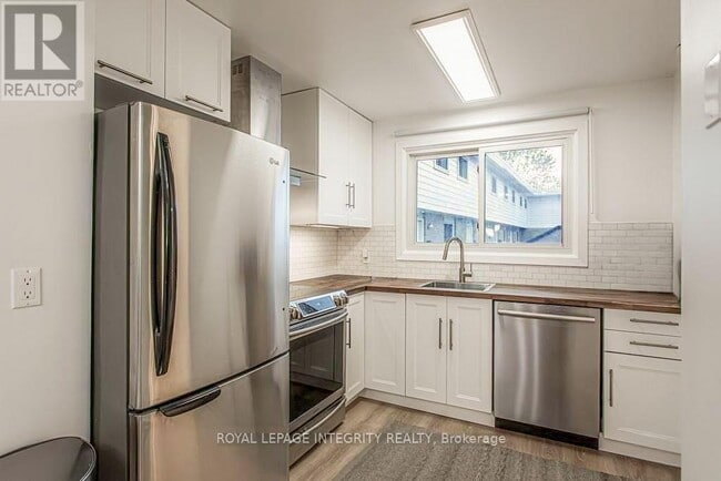 73 Hadley Cir in Ottawa, ON - Building Photo - Building Photo
