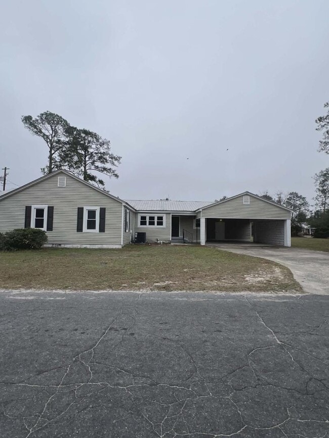 712 E Walnut St in Jesup, GA - Building Photo - Building Photo