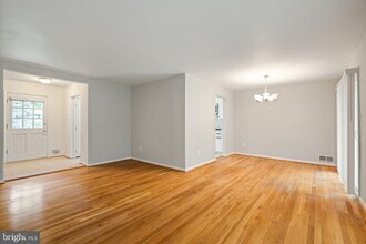 8341 Carnegie Dr in Vienna, VA - Building Photo - Building Photo