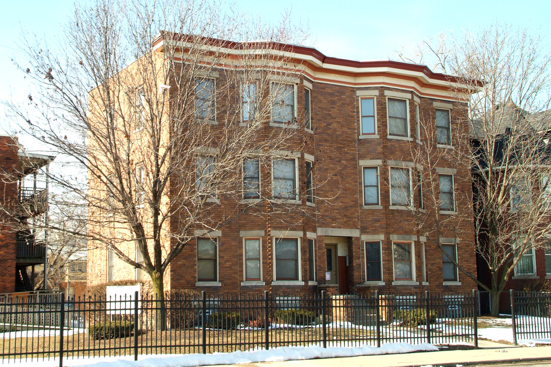 Algonquin Apartments in Detroit, MI - Foto de edificio