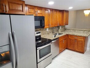 2743 NW 47th Terrace in Lauderdale Lakes, FL - Building Photo - Building Photo