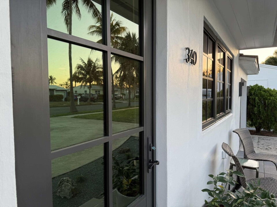 340 Leigh Rd in West Palm Beach, FL - Foto de edificio