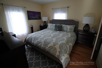 47 Carleton St, Unit 2 in Newton, MA - Building Photo - Building Photo