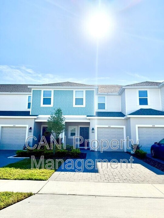 212 Riverfront Wy in Edgewater, FL - Building Photo