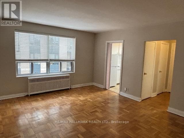 11 Anglesey Blvd in Toronto, ON - Building Photo - Building Photo