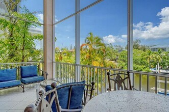 4931 Oxford Dr in Siesta Key, FL - Building Photo - Building Photo